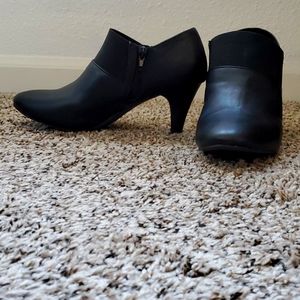 Womens Brianne, size 10, black booties